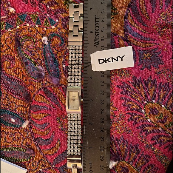DKNY WATCH - Picture 5 of 5